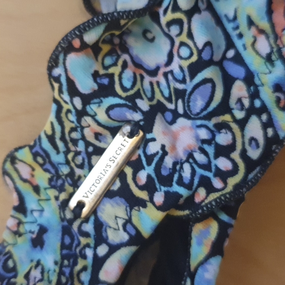 Bikini - Picture 3 of 4